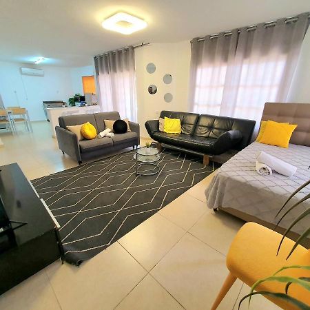 Barak Royal Suites 20 Garden Jacuzzi - ג'קוזי בחצר Eilat Exteriör bild