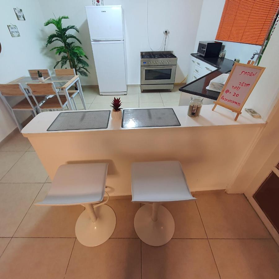 Barak Royal Suites 20 Garden Jacuzzi - ג'קוזי בחצר Eilat Exteriör bild