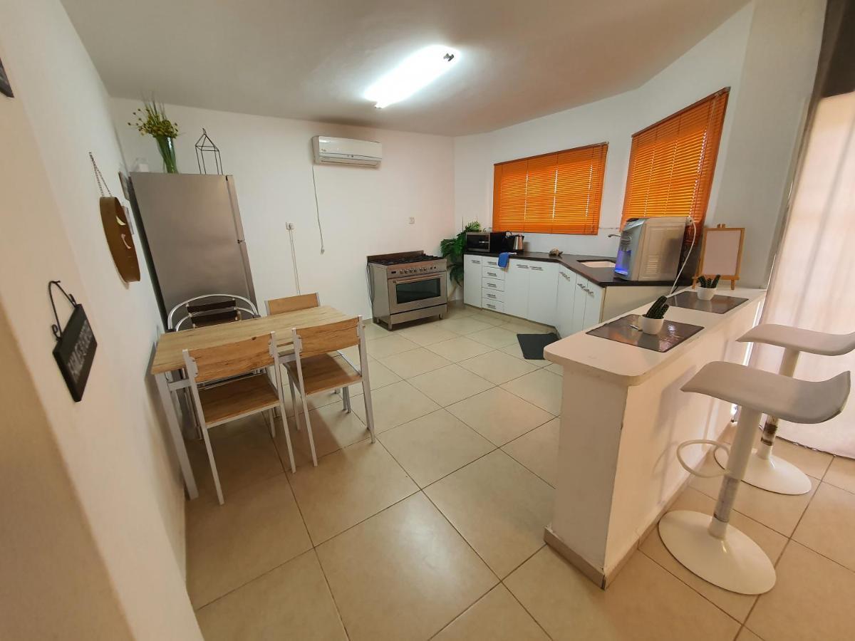 Barak Royal Suites 20 Garden Jacuzzi - ג'קוזי בחצר Eilat Exteriör bild