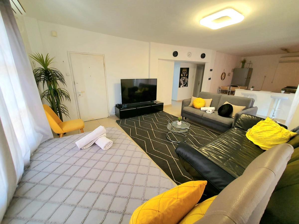 Barak Royal Suites 20 Garden Jacuzzi - ג'קוזי בחצר Eilat Exteriör bild