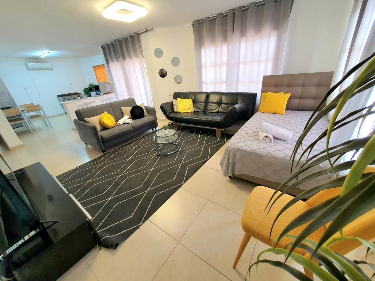 Barak Royal Suites 20 Garden Jacuzzi - ג'קוזי בחצר Eilat Exteriör bild
